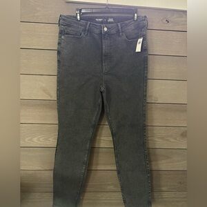 Old Navy Women's Rockstar Extra High Rise Super Skinny Jeans in Washed Black
